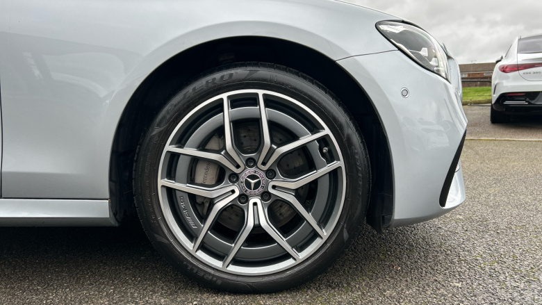 Mercedes-Benz E-Class E300d 4Matic AMG Line Premium 4dr 9G-Tronic Diesel Saloon